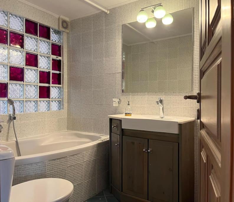 Cute Apartment At The Foot Of Lycabettus Hill Athen Eksteriør billede